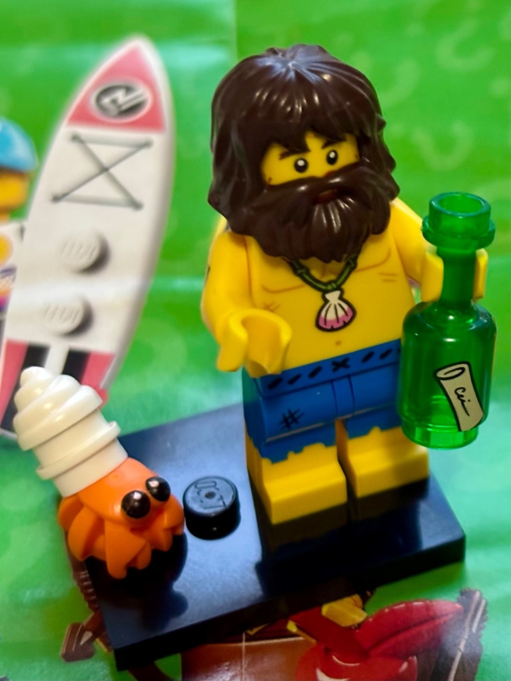 LEGO SERIES 21 "Shipwreck Survivor" col21-3 with stand, pamphlet & accessories